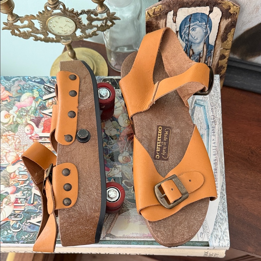 *READ FLAWS* Rare Vintage 70s Omnia’C Tan Leather Platform Roller Skate Sandals